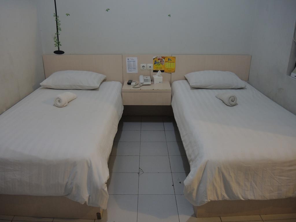 Swk 95 Hotel Сурабая Номер фото